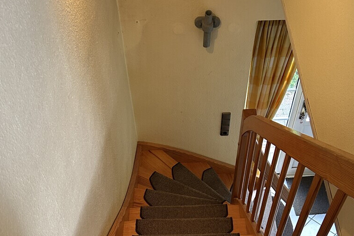 Haus Kauf 24976 Handewitt Holztreppe zum DG