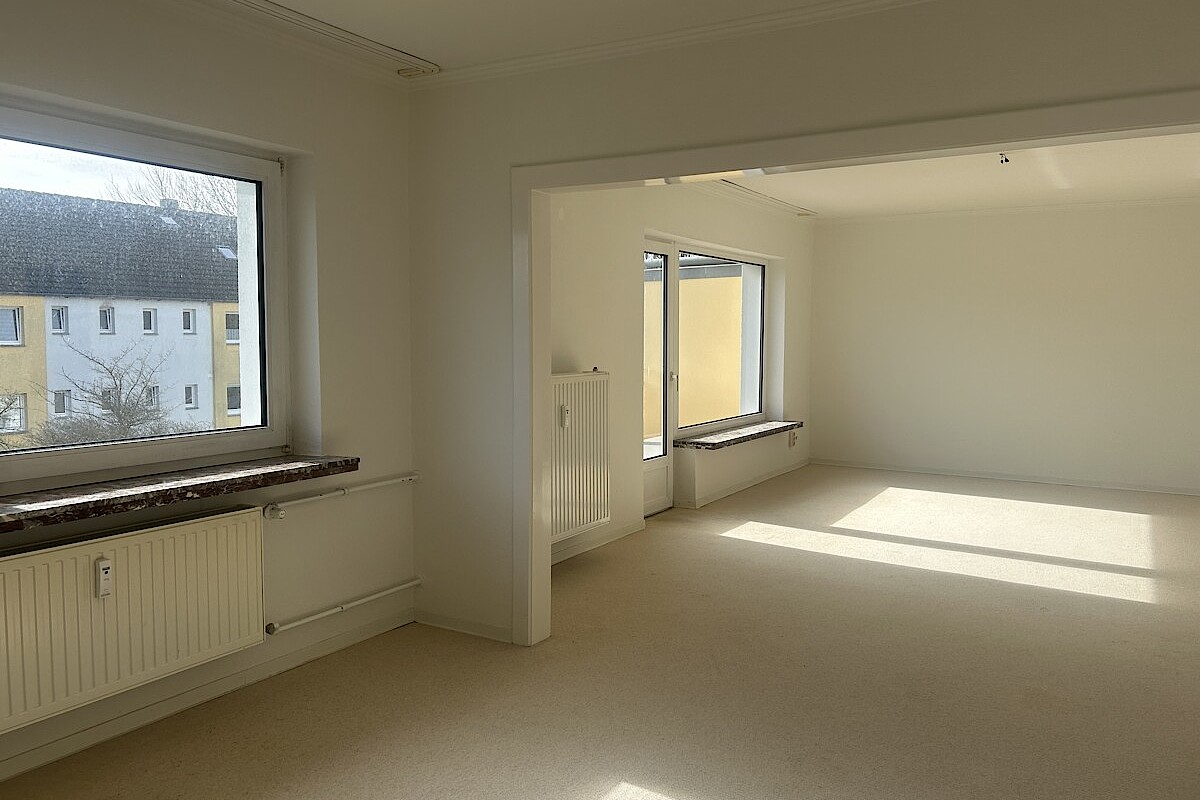 Wohnung Kauf 24944 Flensburg Esszimmer mit Blick zum Wohnzimmer