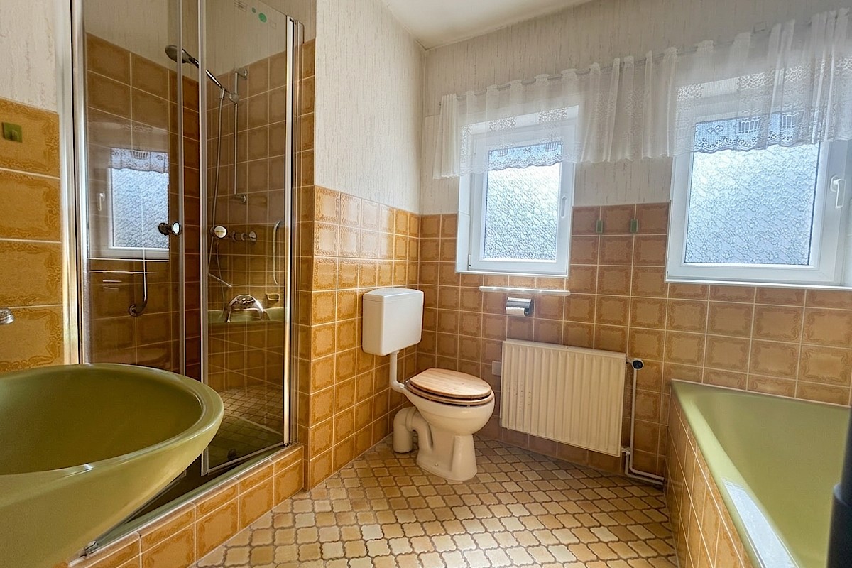Haus Kauf 24536 Neumünster (Einfeld) Dusch- und Wannenbad (EG) - KI-generiert