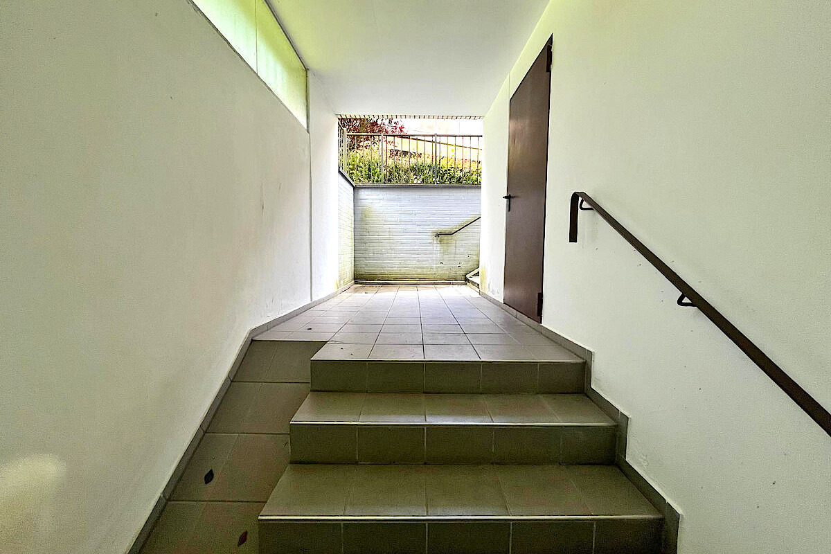 Wohnung Kauf 22043 Hamburg Aufgang Keller und Tiefgarage