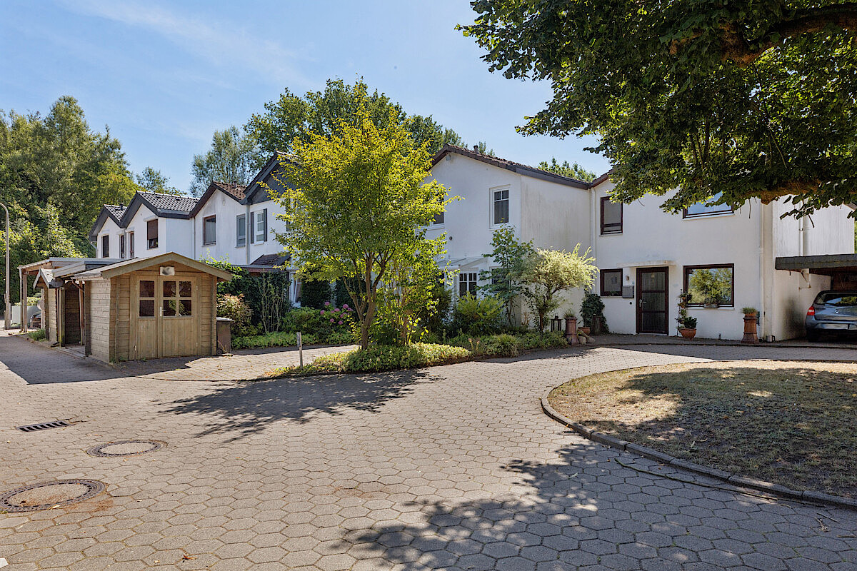 Haus Kauf 25451 Quickborn , Kreis  Pinneberg Straßenansicht auf den Reihenhauszug